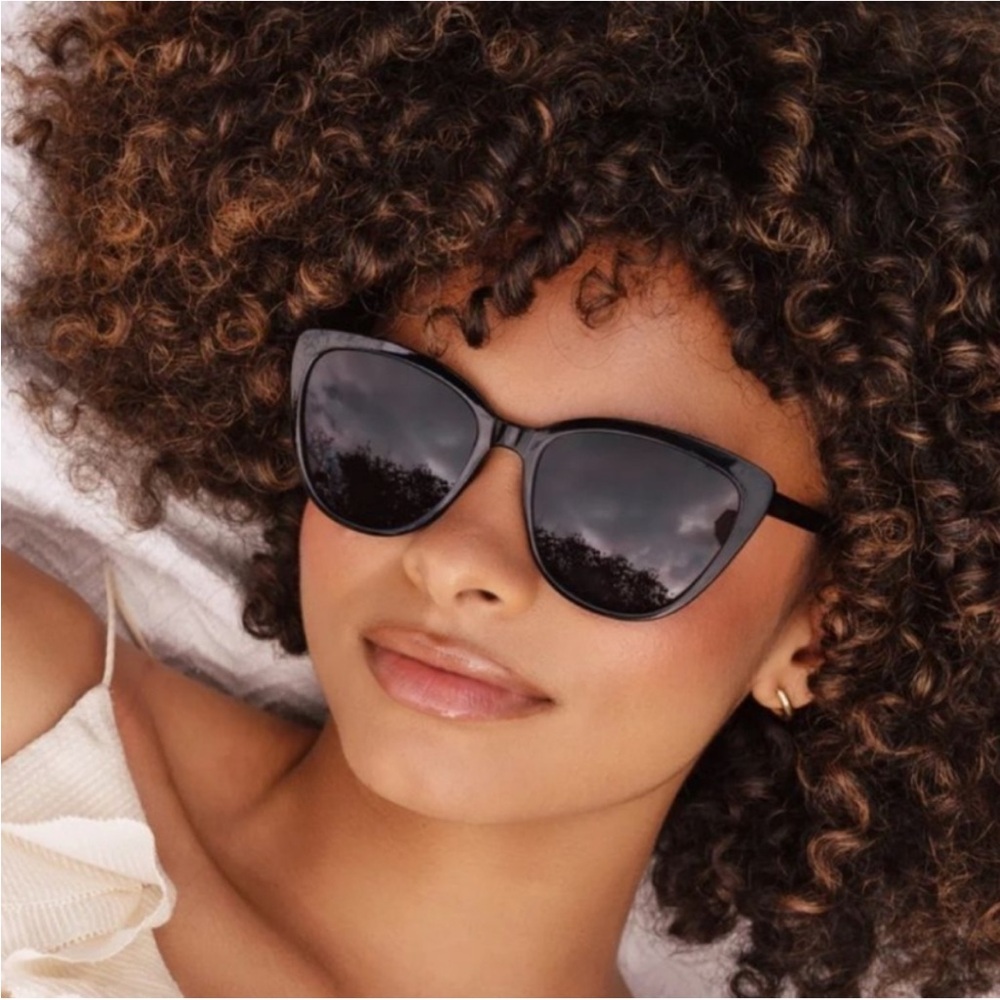 NWT Rachel Zoe Nina Slightly Oversized Black Cat Eye Sunglasses & Faux Croc Case - Picture 2 of 16